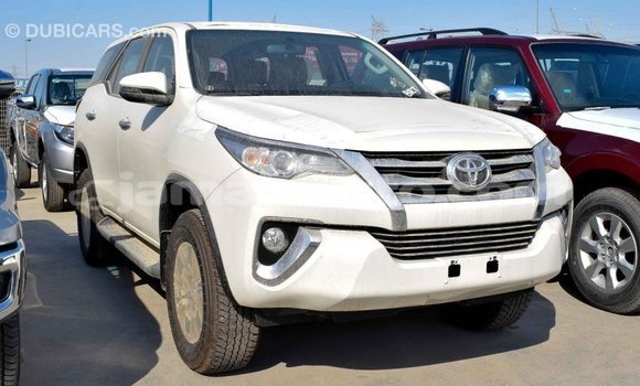 Acheter Import Voiture Toyota Fortuner Blanc à Import - Dubai, Clarendon Acheter Import Voiture Toyota Fortuner Blanc à Import - Dubai, Clarendon