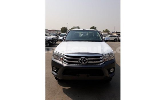 Acheter Import Voiture Toyota Hilux Noir à Import - Dubai, Clarendon Acheter Import Voiture Toyota Hilux Noir à Import - Dubai, Clarendon
