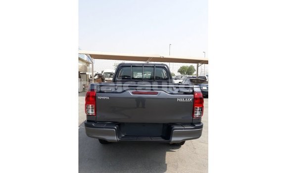 Acheter Import Voiture Toyota Hilux Noir à Import - Dubai, Clarendon Acheter Import Voiture Toyota Hilux Noir à Import - Dubai, Clarendon