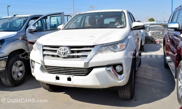 Acheter Import Voiture Toyota Fortuner Blanc à Import - Dubai, Clarendon Acheter Import Voiture Toyota Fortuner Blanc à Import - Dubai, Clarendon