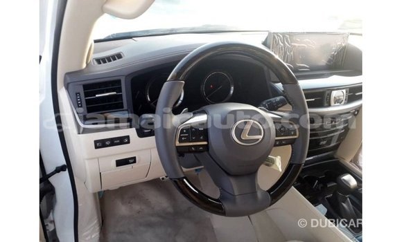 Acheter Import Voiture Lexus LX Blanc à Import - Dubai, Clarendon Acheter Import Voiture Lexus LX Blanc à Import - Dubai, Clarendon