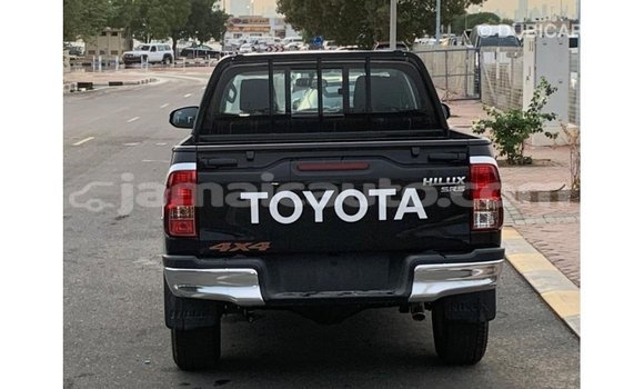 Acheter Import Voiture Toyota Hilux Noir à Import - Dubai, Clarendon Acheter Import Voiture Toyota Hilux Noir à Import - Dubai, Clarendon