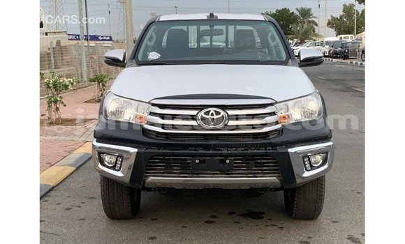 Acheter Import Voiture Toyota Hilux Noir à Import - Dubai, Clarendon Acheter Import Voiture Toyota Hilux Noir à Import - Dubai, Clarendon
