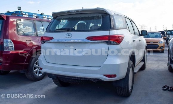 Acheter Import Voiture Toyota Fortuner Blanc à Import - Dubai, Clarendon Acheter Import Voiture Toyota Fortuner Blanc à Import - Dubai, Clarendon