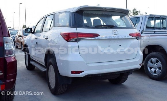 Acheter Import Voiture Toyota Fortuner Blanc à Import - Dubai, Clarendon Acheter Import Voiture Toyota Fortuner Blanc à Import - Dubai, Clarendon