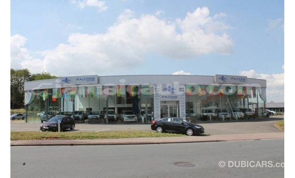 Acheter Import Voiture Toyota Hilux Blanc à Import - Dubai, Clarendon Acheter Import Voiture Toyota Hilux Blanc à Import - Dubai, Clarendon