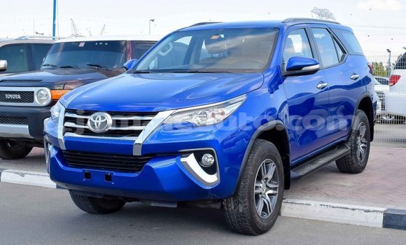 Acheter Import Voiture Toyota Fortuner Bleu à Import - Dubai, Clarendon Acheter Import Voiture Toyota Fortuner Bleu à Import - Dubai, Clarendon