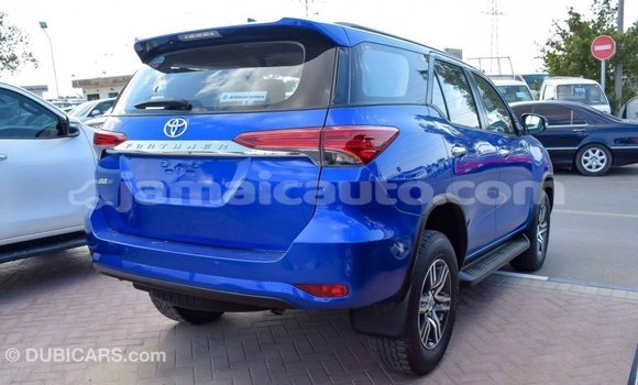 Acheter Import Voiture Toyota Fortuner Bleu à Import - Dubai, Clarendon Acheter Import Voiture Toyota Fortuner Bleu à Import - Dubai, Clarendon