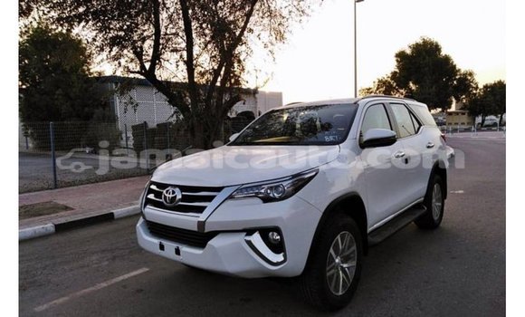 Buy Import Toyota Fortuner White Car in Import - Dubai in Clarendon Buy Import Toyota Fortuner White Car in Import - Dubai in Clarendon
