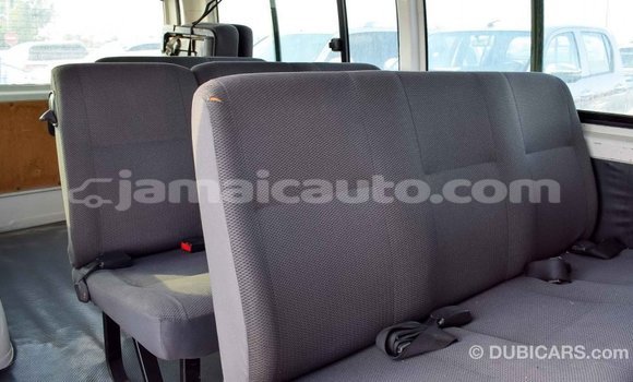 Acheter Import Voiture Toyota Hiace Blanc à Import - Dubai, Clarendon Acheter Import Voiture Toyota Hiace Blanc à Import - Dubai, Clarendon