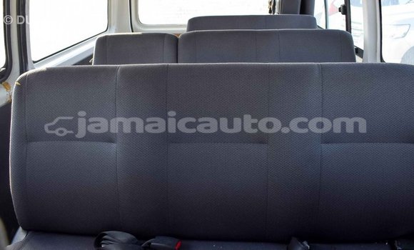 Acheter Import Voiture Toyota Hiace Blanc à Import - Dubai, Clarendon Acheter Import Voiture Toyota Hiace Blanc à Import - Dubai, Clarendon