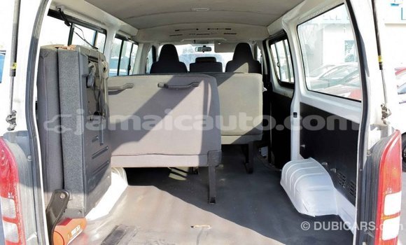 Acheter Import Voiture Toyota Hiace Blanc à Import - Dubai, Clarendon Acheter Import Voiture Toyota Hiace Blanc à Import - Dubai, Clarendon