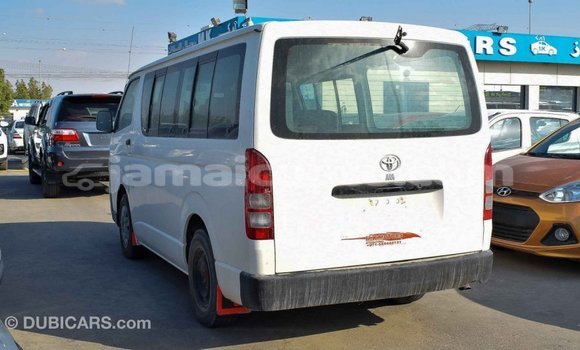 Acheter Import Voiture Toyota Hiace Blanc à Import - Dubai, Clarendon Acheter Import Voiture Toyota Hiace Blanc à Import - Dubai, Clarendon