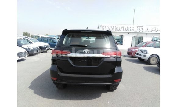 Acheter Import Voiture Toyota Fortuner Noir à Import - Dubai, Clarendon Acheter Import Voiture Toyota Fortuner Noir à Import - Dubai, Clarendon