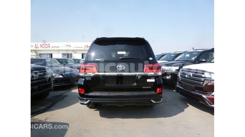 Big with watermark toyota land cruiser clarendon import dubai 2121