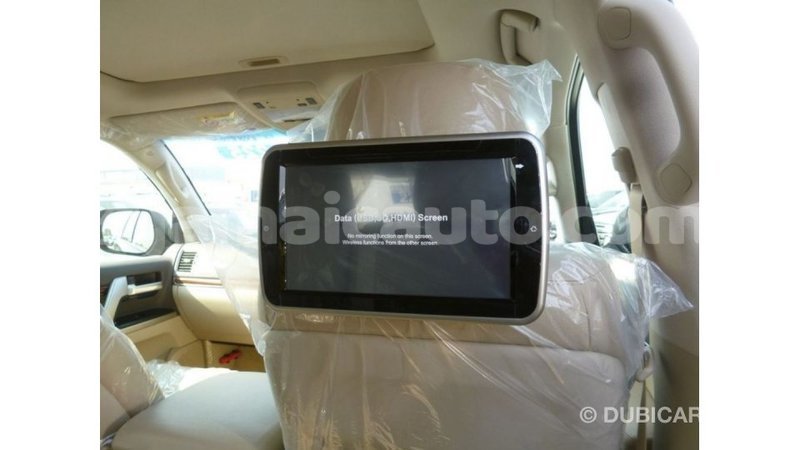 Big with watermark toyota land cruiser clarendon import dubai 2121