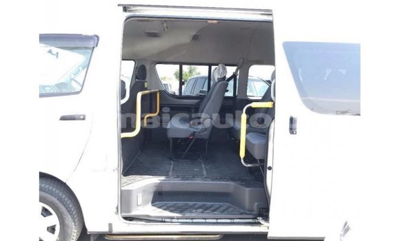 Buy Import Toyota Hiace White Car in Import - Dubai in Clarendon Buy Import Toyota Hiace White Car in Import - Dubai in Clarendon
