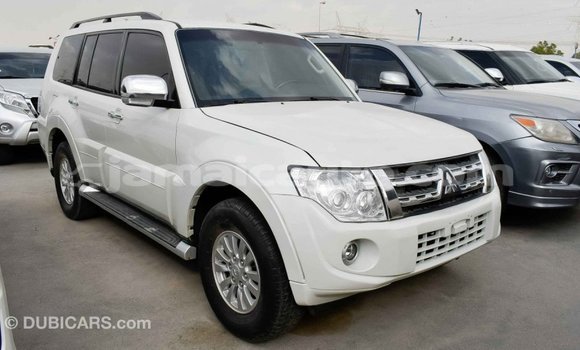 Acheter Import Voiture Mitsubishi Pajero Blanc à Import - Dubai, Clarendon Acheter Import Voiture Mitsubishi Pajero Blanc à Import - Dubai, Clarendon