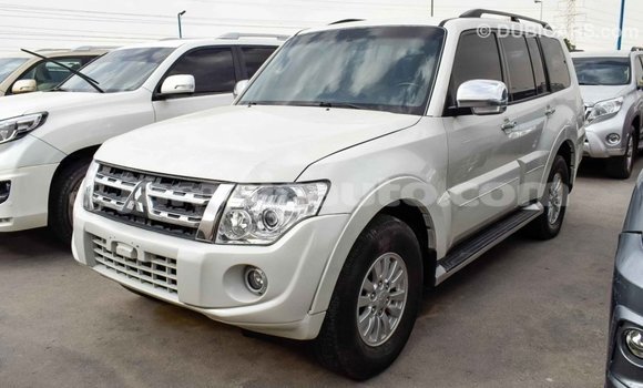 Acheter Import Voiture Mitsubishi Pajero Blanc à Import - Dubai, Clarendon Acheter Import Voiture Mitsubishi Pajero Blanc à Import - Dubai, Clarendon