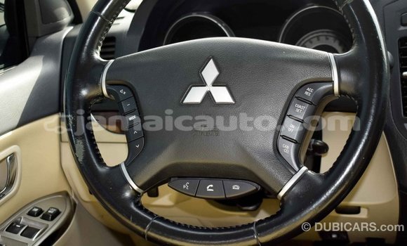 Acheter Import Voiture Mitsubishi Pajero Blanc à Import - Dubai, Clarendon Acheter Import Voiture Mitsubishi Pajero Blanc à Import - Dubai, Clarendon