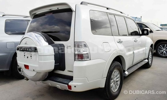 Acheter Import Voiture Mitsubishi Pajero Blanc à Import - Dubai, Clarendon Acheter Import Voiture Mitsubishi Pajero Blanc à Import - Dubai, Clarendon