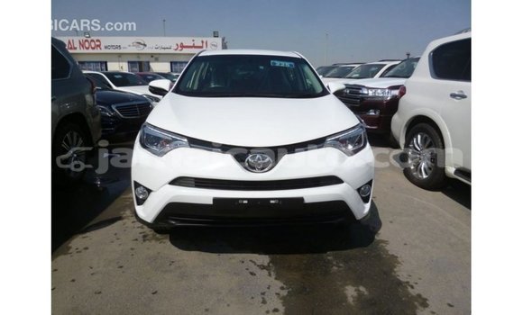 Buy Import Toyota 4Runner White Car in Import - Dubai in Clarendon Buy Import Toyota 4Runner White Car in Import - Dubai in Clarendon
