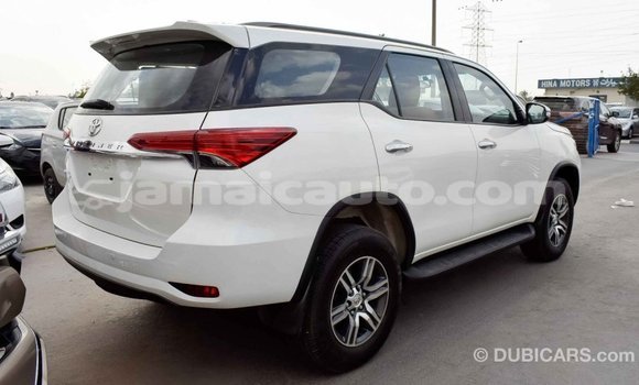 Acheter Import Voiture Toyota Fortuner Blanc à Import - Dubai, Clarendon Acheter Import Voiture Toyota Fortuner Blanc à Import - Dubai, Clarendon