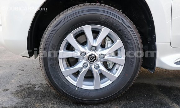Buy Import Toyota Land Cruiser White Car in Import - Dubai in Clarendon