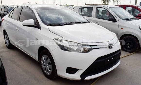 Acheter Import Voiture Toyota Yaris Blanc à Import - Dubai, Clarendon Acheter Import Voiture Toyota Yaris Blanc à Import - Dubai, Clarendon