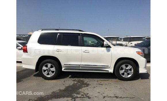 Buy Import Toyota Land Cruiser White Car in Import - Dubai in Clarendon Buy Import Toyota Land Cruiser White Car in Import - Dubai in Clarendon