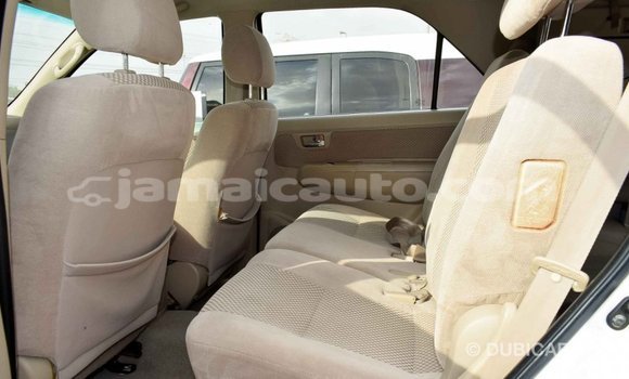 Acheter Import Voiture Toyota Fortuner Blanc à Import - Dubai, Clarendon Acheter Import Voiture Toyota Fortuner Blanc à Import - Dubai, Clarendon