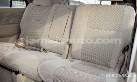 Acheter Import Voiture Toyota Fortuner Blanc à Import - Dubai, Clarendon Acheter Import Voiture Toyota Fortuner Blanc à Import - Dubai, Clarendon