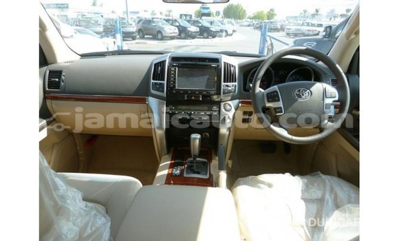 Acheter Import Voiture Toyota Land Cruiser Blanc à Import - Dubai, Clarendon Acheter Import Voiture Toyota Land Cruiser Blanc à Import - Dubai, Clarendon