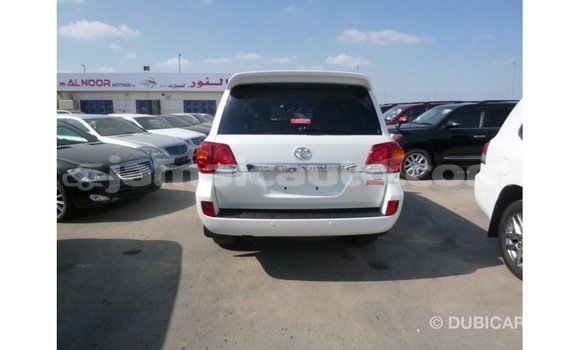 Acheter Import Voiture Toyota Land Cruiser Blanc à Import - Dubai, Clarendon Acheter Import Voiture Toyota Land Cruiser Blanc à Import - Dubai, Clarendon