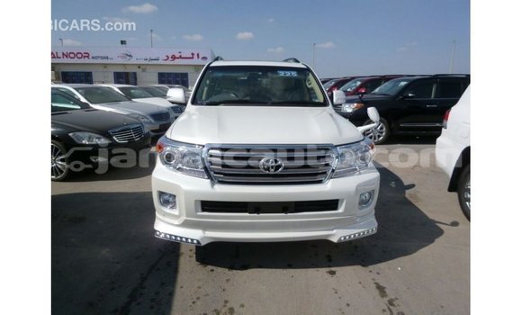 Acheter Import Voiture Toyota Land Cruiser Blanc à Import - Dubai, Clarendon Acheter Import Voiture Toyota Land Cruiser Blanc à Import - Dubai, Clarendon