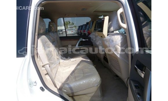 Acheter Import Voiture Toyota Land Cruiser Blanc à Import - Dubai, Clarendon Acheter Import Voiture Toyota Land Cruiser Blanc à Import - Dubai, Clarendon
