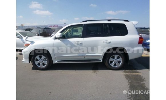 Acheter Import Voiture Toyota Land Cruiser Blanc à Import - Dubai, Clarendon Acheter Import Voiture Toyota Land Cruiser Blanc à Import - Dubai, Clarendon