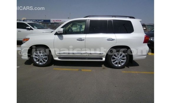 Acheter Import Voiture Toyota Land Cruiser Blanc à Import - Dubai, Clarendon Acheter Import Voiture Toyota Land Cruiser Blanc à Import - Dubai, Clarendon