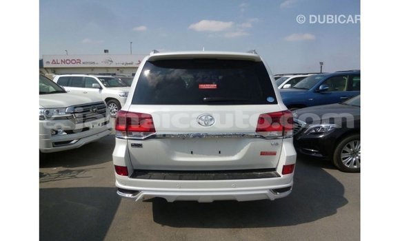 Buy Import Toyota Land Cruiser White Car in Import - Dubai in Clarendon Buy Import Toyota Land Cruiser White Car in Import - Dubai in Clarendon