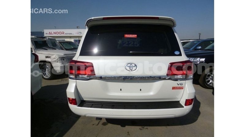 Big with watermark toyota land cruiser clarendon import dubai 2261