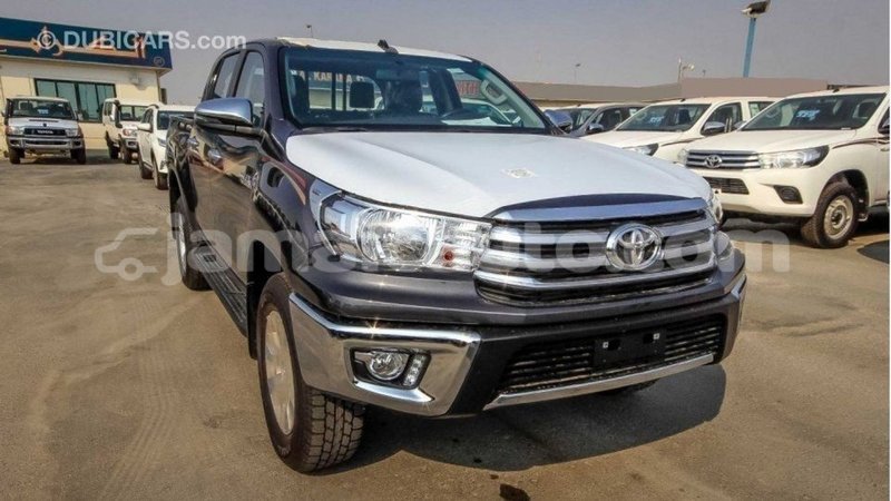 Big with watermark toyota hilux clarendon import dubai 2305