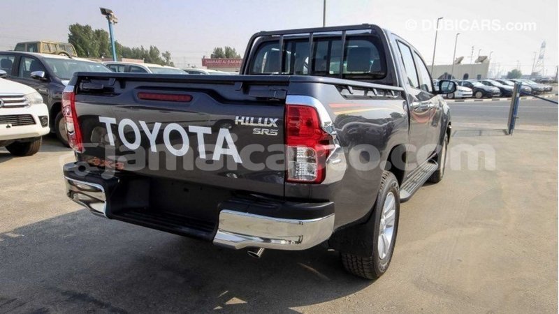 Big with watermark toyota hilux clarendon import dubai 2305