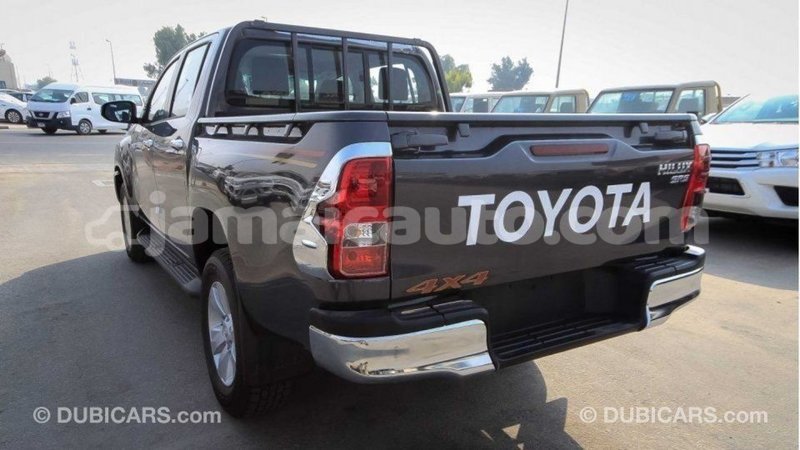 Big with watermark toyota hilux clarendon import dubai 2305