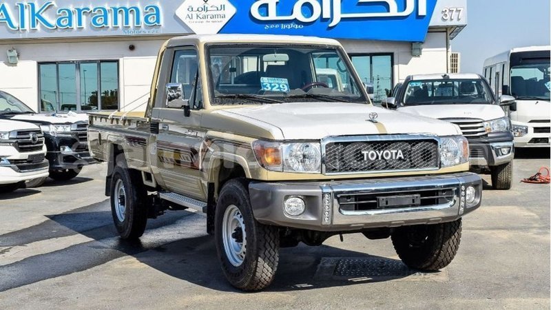 Big with watermark toyota land cruiser clarendon import dubai 2322