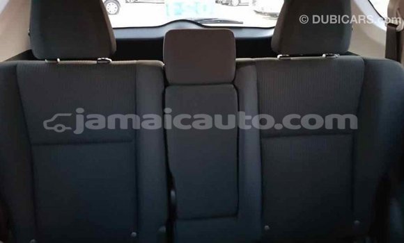 Acheter Import Utilitaire Toyota HiAce Blanc à Import - Dubai, Clarendon Acheter Import Utilitaire Toyota HiAce Blanc à Import - Dubai, Clarendon