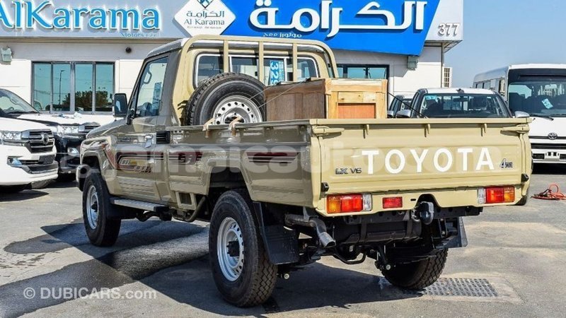 Big with watermark toyota land cruiser clarendon import dubai 2322