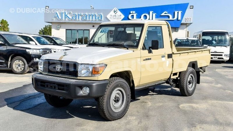 Big with watermark toyota land cruiser clarendon import dubai 2333