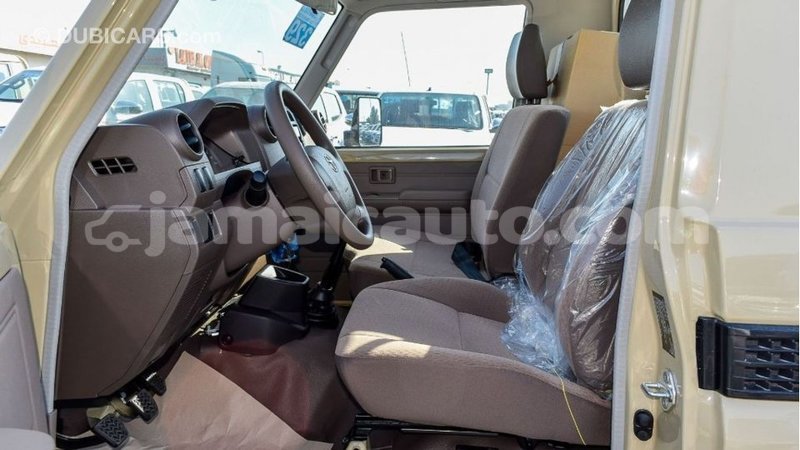 Big with watermark toyota land cruiser clarendon import dubai 2333