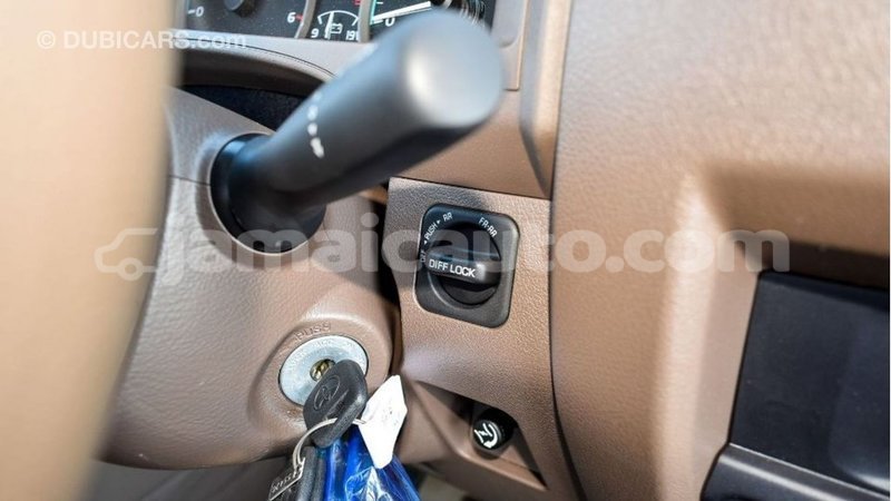 Big with watermark toyota land cruiser clarendon import dubai 2333