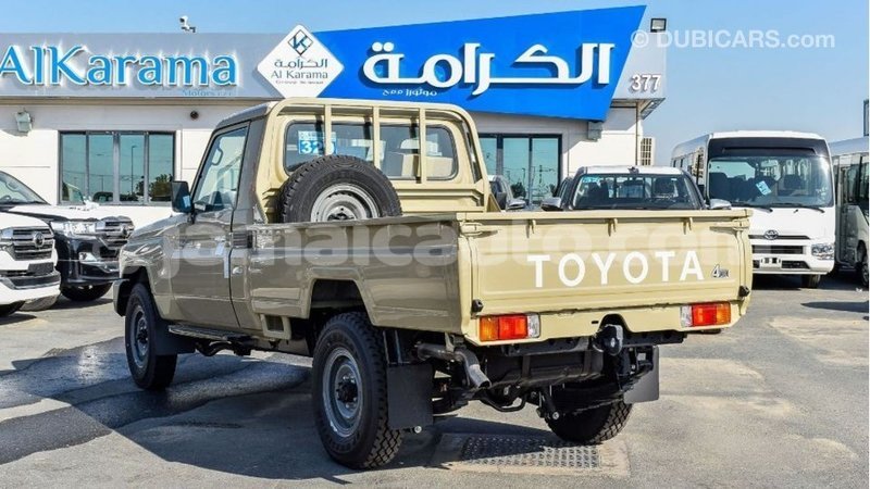 Big with watermark toyota land cruiser clarendon import dubai 2333